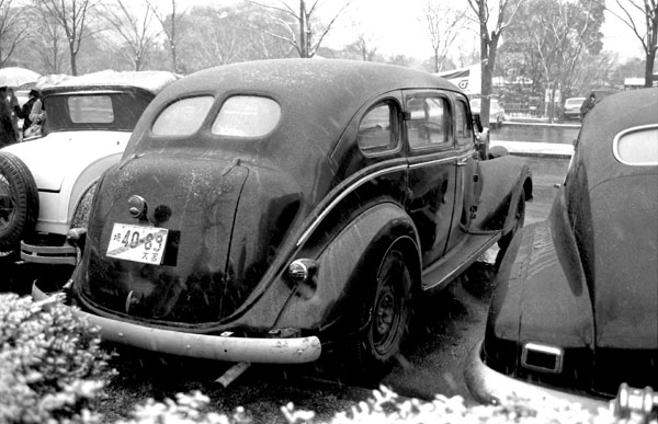 38-1c  292-17b 1938 Chrysler Royal Six 4dr.Sedan.jpg